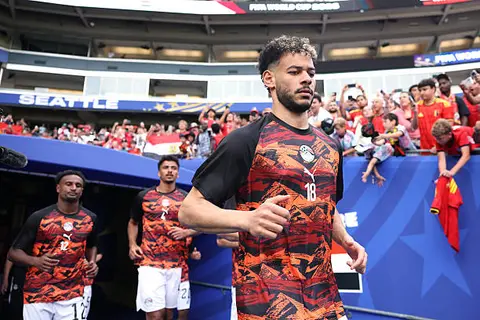  خطر الإيقاف يهدد لاعبين.. هل يشارك دونجا لأول مرة مع منتخب مصر في كأس العالم؟